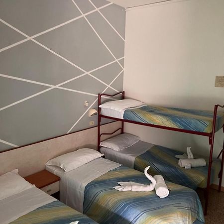 Hotel Moroni Rimini Bagian luar foto