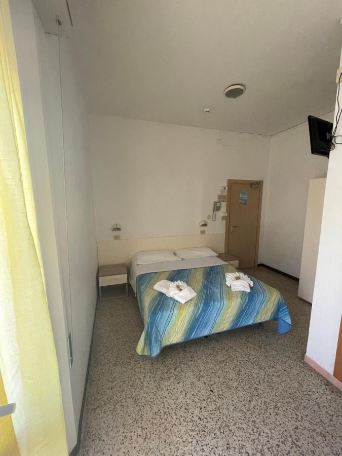 Hotel Moroni Rimini Bagian luar foto