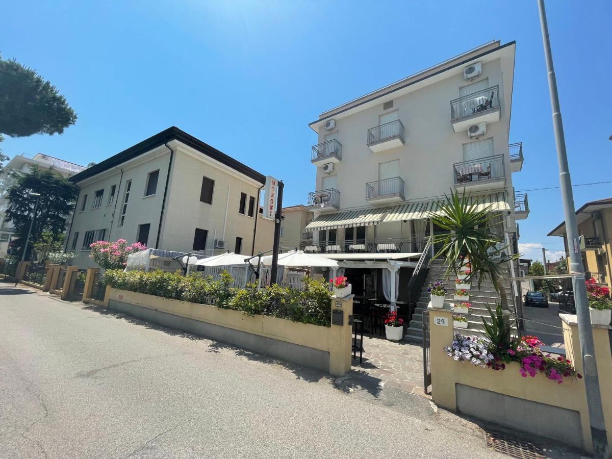 Hotel Moroni Rimini Bagian luar foto